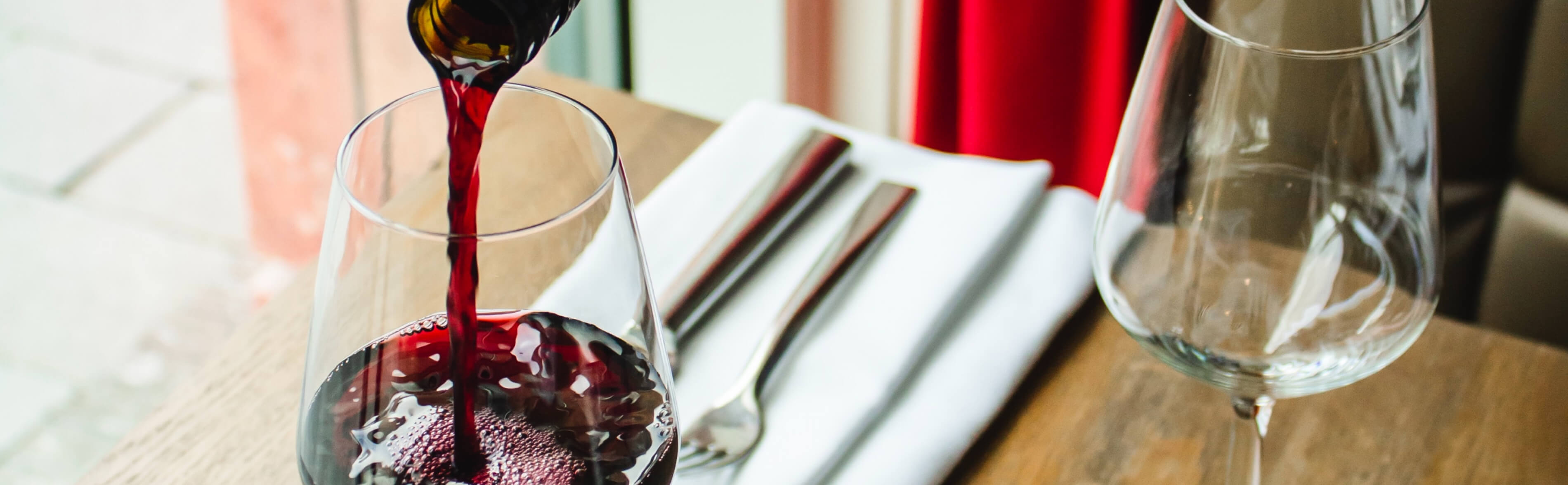 Pouring Wine page15@2x